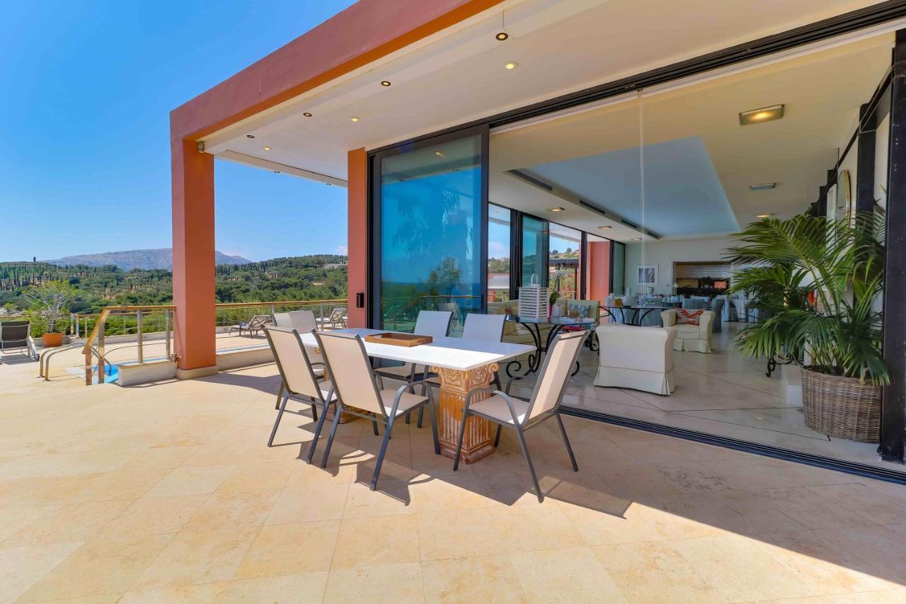 Black Diamond Beachfront Pool Villa Pasithea In Sounio, Athens Соунио Екстериор снимка