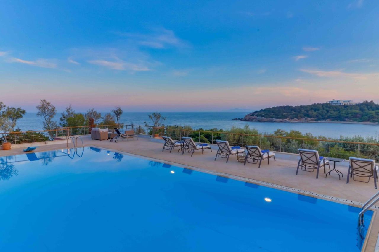 Black Diamond Beachfront Pool Villa Pasithea In Sounio, Athens Соунио Екстериор снимка