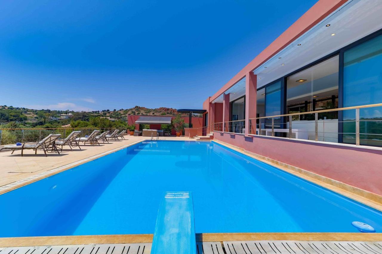 Black Diamond Beachfront Pool Villa Pasithea In Sounio, Athens Соунио Екстериор снимка