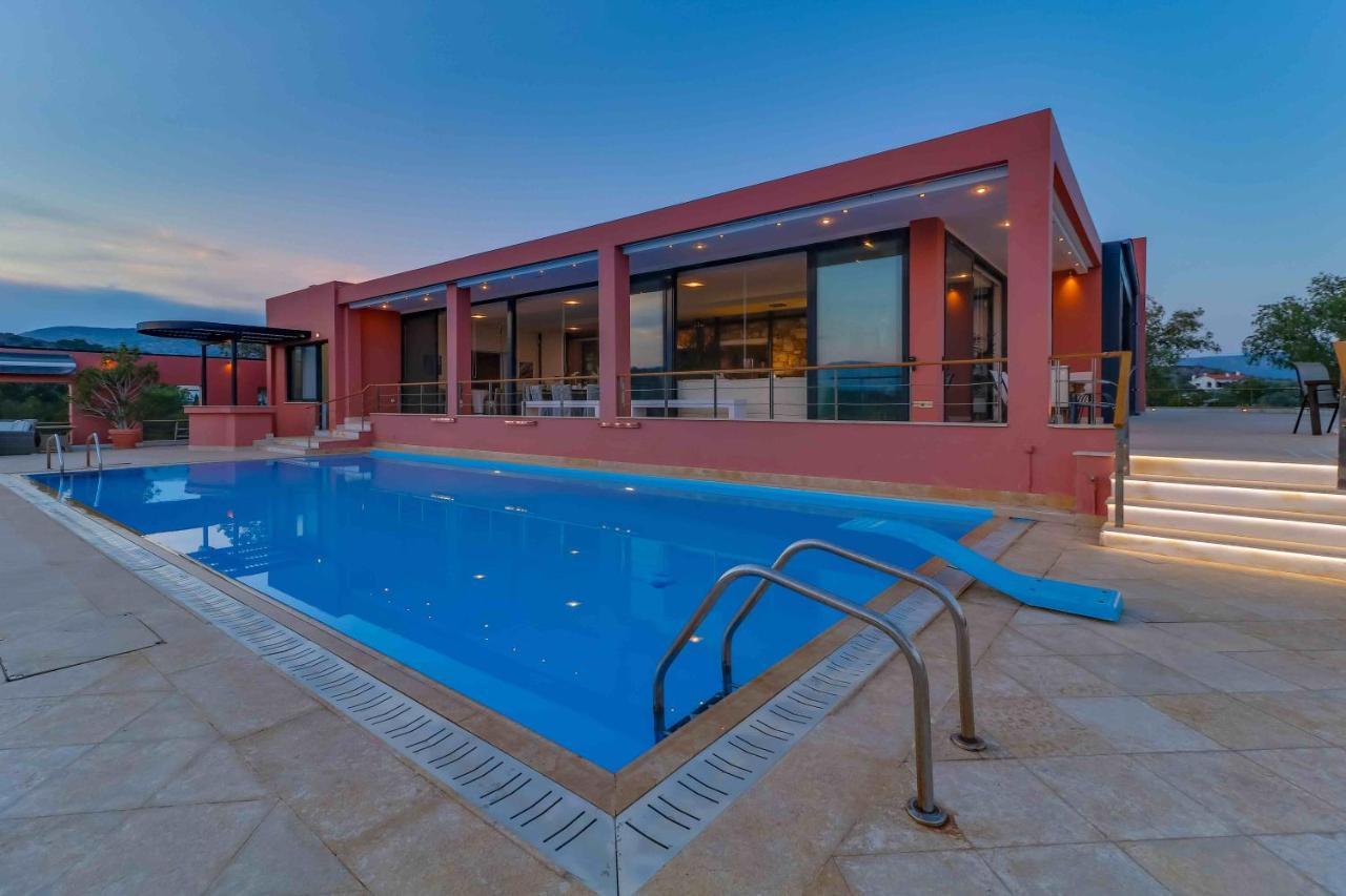 Black Diamond Beachfront Pool Villa Pasithea In Sounio, Athens Соунио Екстериор снимка