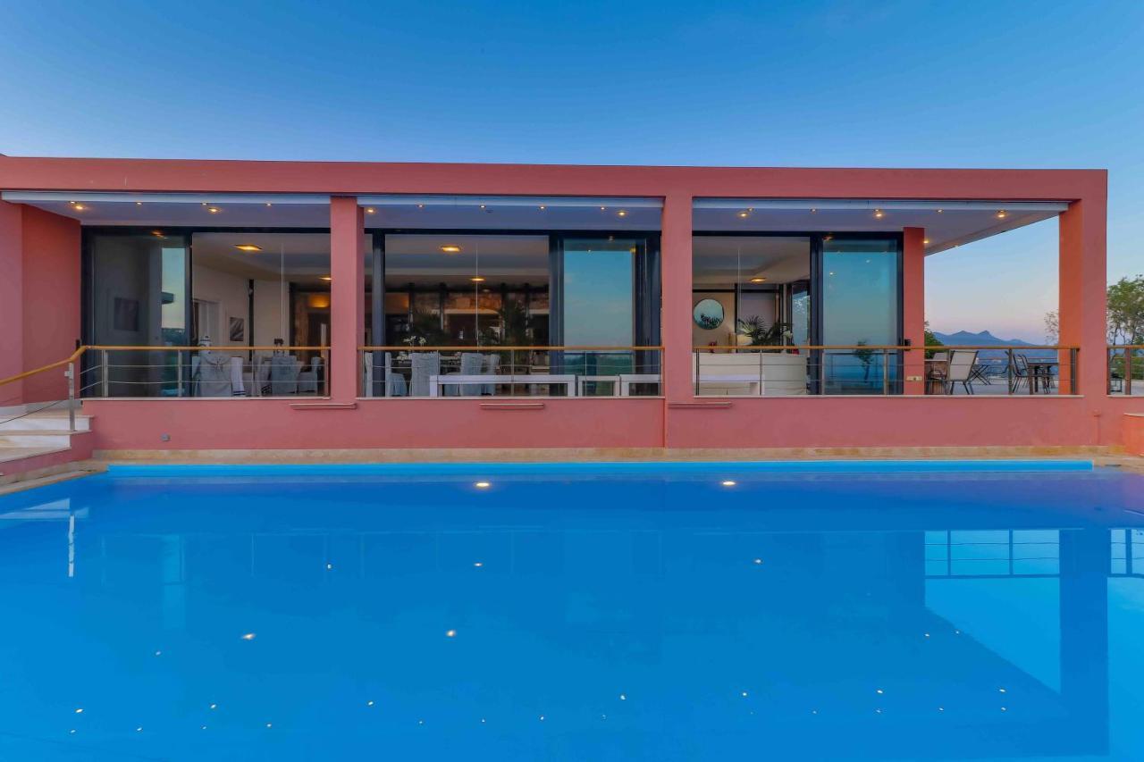 Black Diamond Beachfront Pool Villa Pasithea In Sounio, Athens Соунио Екстериор снимка